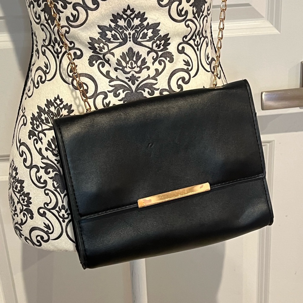 Elegant Black Leather Shoulder Bag